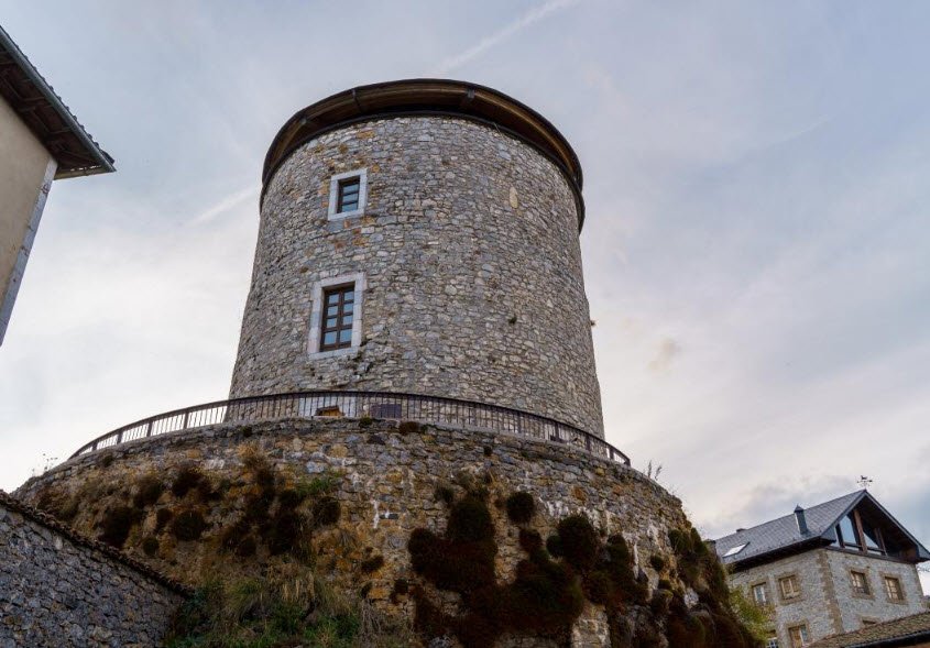 Casa del Parque El Torreón de Puebla de Lillo, Spain